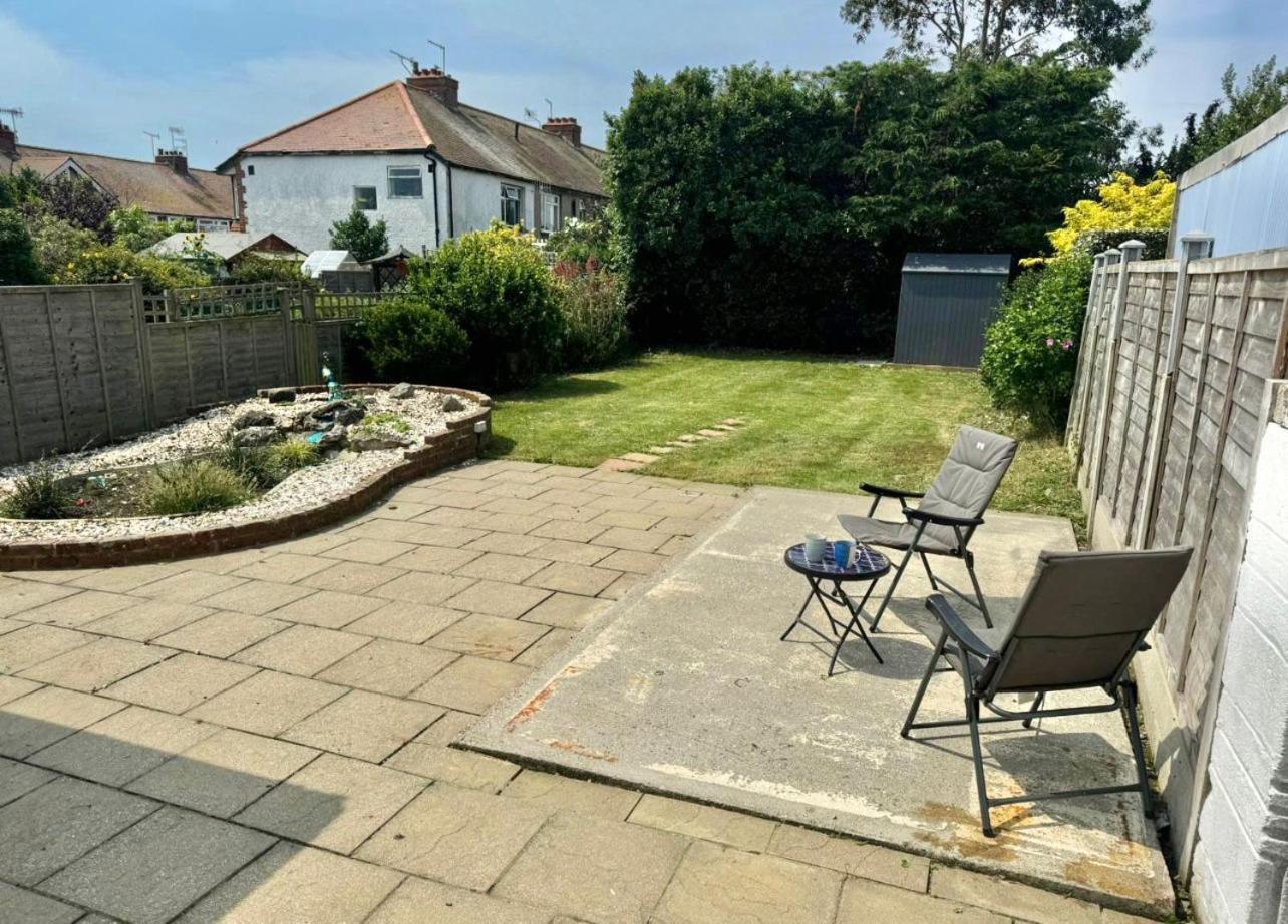 Betty'S Bungalow Lancing Exteriör bild